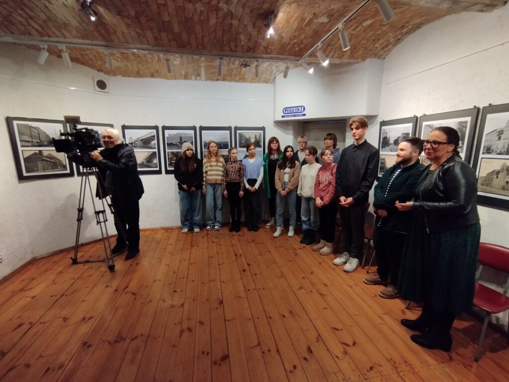 Otwarcie Wystawy „gorzowskie ObrazodŹwiĘkoŚlady” Szkoła Podstawowa Nr 6 Z Oddziałami 0332